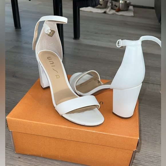 UNISA. White heeled sandals. - Picture 3 of 4